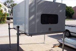 Removable spray rig