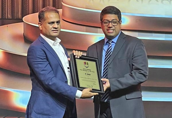 Rajitha Cooke (right) of Suren Cooke Pest Control, Sri Lanka, FAOPMA Pest Manager of the Year Award winner with Subash Markad, BASF regional director APAC based in Singapore