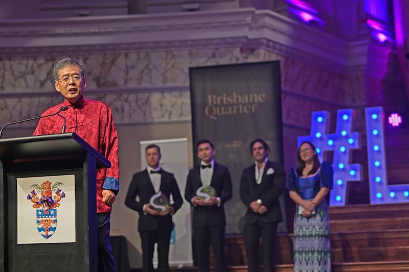 Dr Deling Ma accepting the award forMulticultural Business Person of the Year