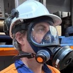 A technician using a SR200 Sundström mask with the SmallTalk communication unit